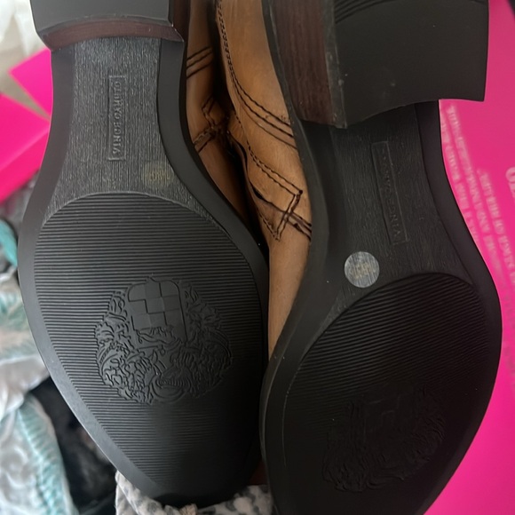 Vince Camuto
Bollo boots
7.5
New - Picture 4 of 6